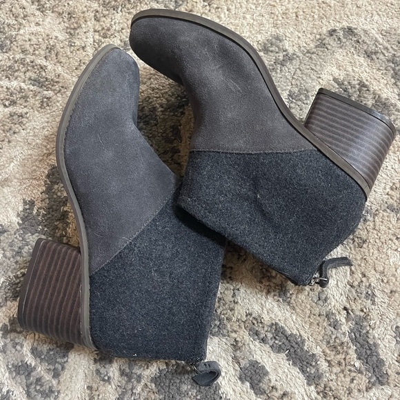 TOMS Lacy Bootie Forged Iron Grey Suede/Felt size 9 - Picture 1 of 8